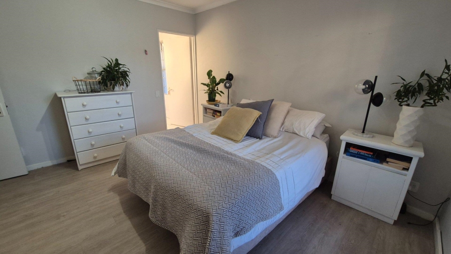 To Let 3 Bedroom Property for Rent in Loevenstein Western Cape